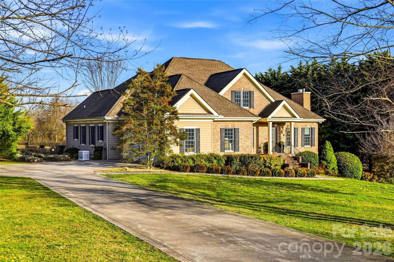 100 Bradford Farm Road, Mills River, NC 28759 Main Photo