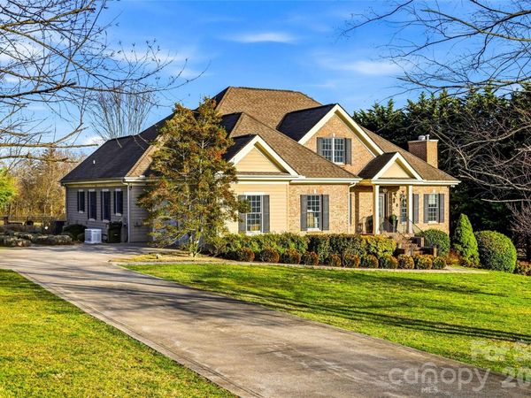 100 Bradford Farm Road, Mills River, NC 28759