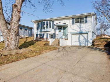 5423 S 122nd Street, Omaha, NE 68137
