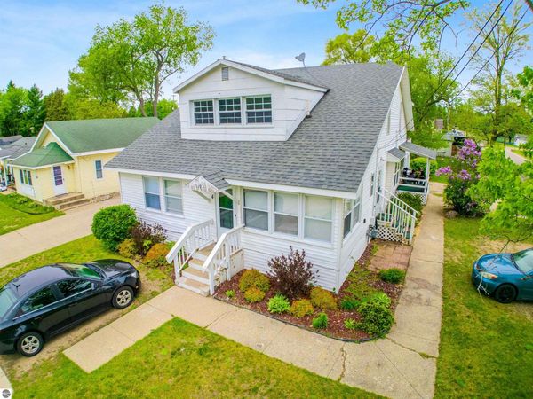 1102 Chestnut Street, Cadillac, MI 49601