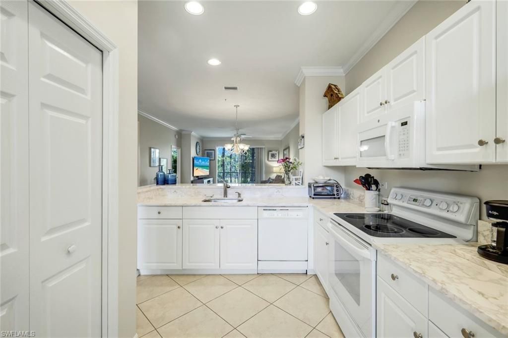8253 Parkstone Pl, Unit 206, Naples, FL 34120 Photo