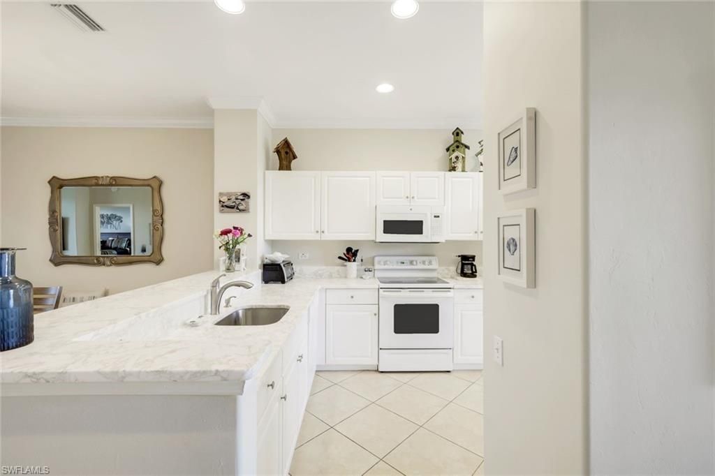 8253 Parkstone Pl, Unit 206, Naples, FL 34120 Photo