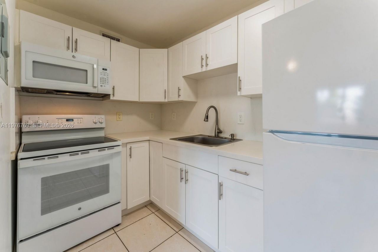 11005 SW 1st St , Unit 203, Sweetwater, FL 33174 Photo