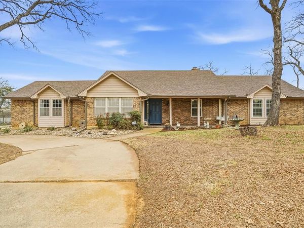 205 Roaring Springs Drive , Joshua, TX 76058