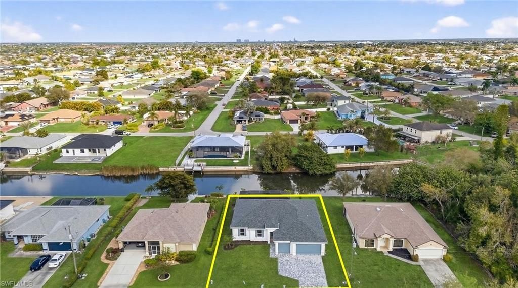 303 SE 1st Pl, Cape Coral, FL 33990 Photo