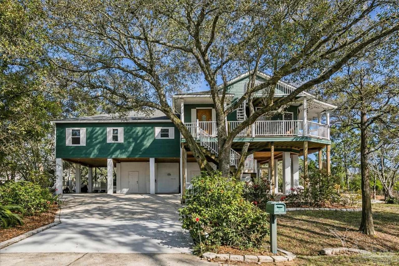 2624 San Antonio Dr, Milton, FL 32583 Main Photo