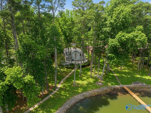 29 Lake Breeze, Guntersville, AL 35976