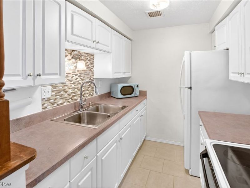 1480 Warren Road, Unit 708, Lakewood, OH 44107 Photo 10