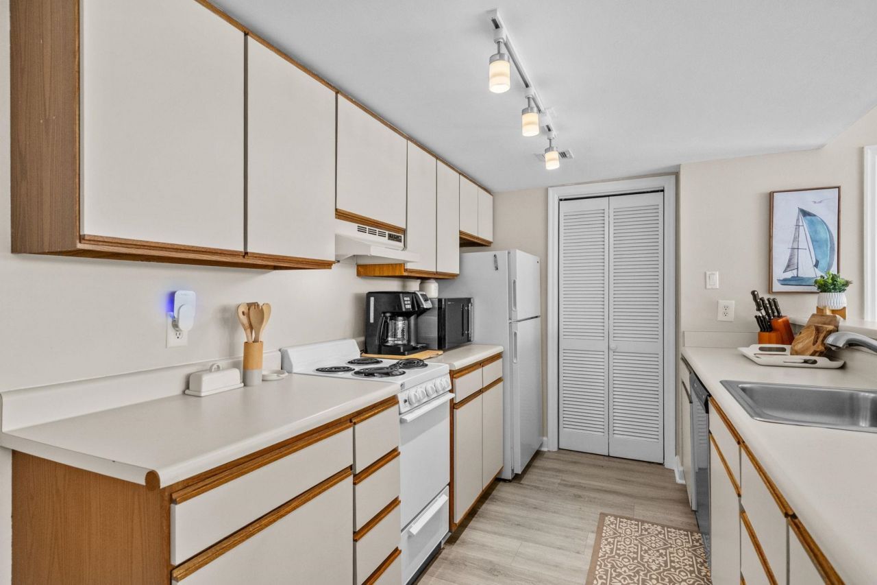 5905 South Kings Hwy.  Photo 13