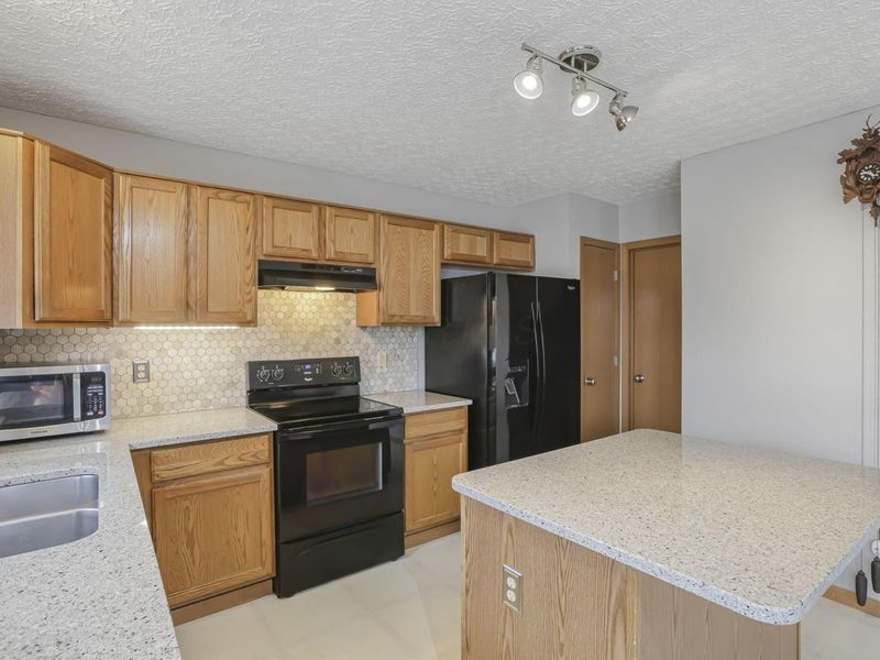 9190 Prestwick Green Drive, Columbus, OH 43240 Photo 10