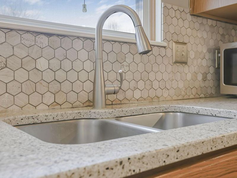 9190 Prestwick Green Drive, Columbus, OH 43240 Photo 13