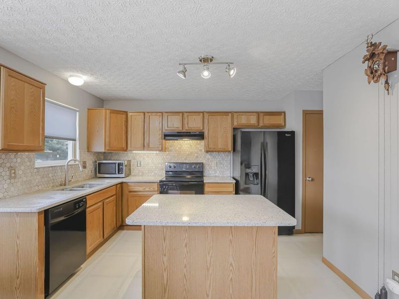 9190 Prestwick Green Drive, Columbus, OH 43240 Photo 8