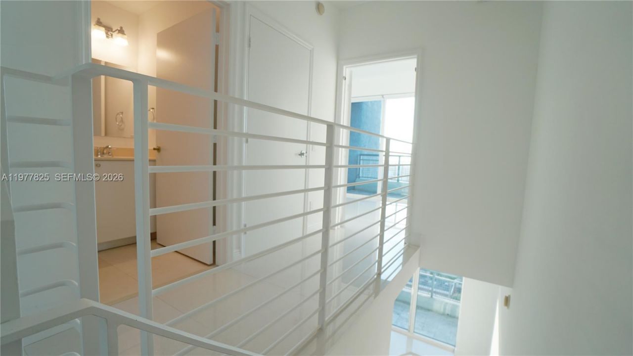 60 SW 13th St, Unit 2215, Miami, FL 33130 Photo