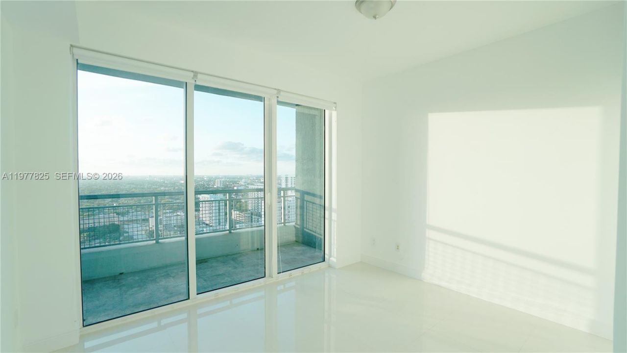 60 SW 13th St, Unit 2215, Miami, FL 33130 Photo