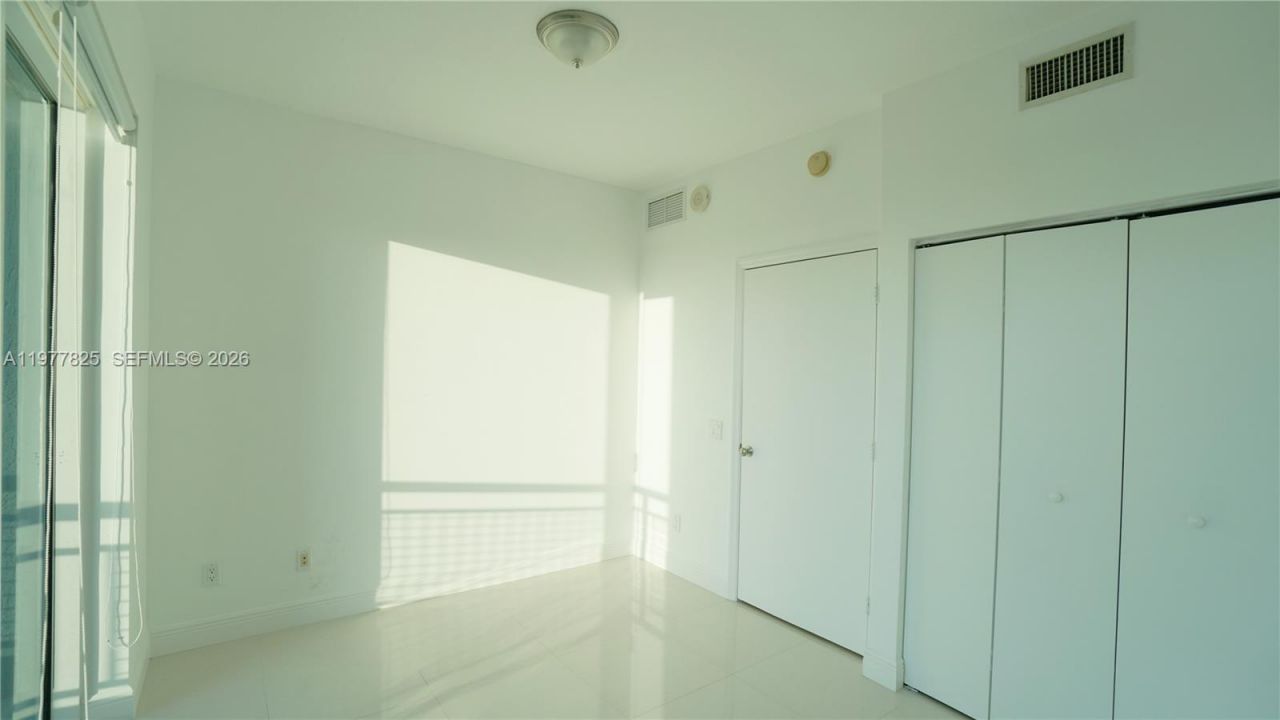 60 SW 13th St, Unit 2215, Miami, FL 33130 Photo