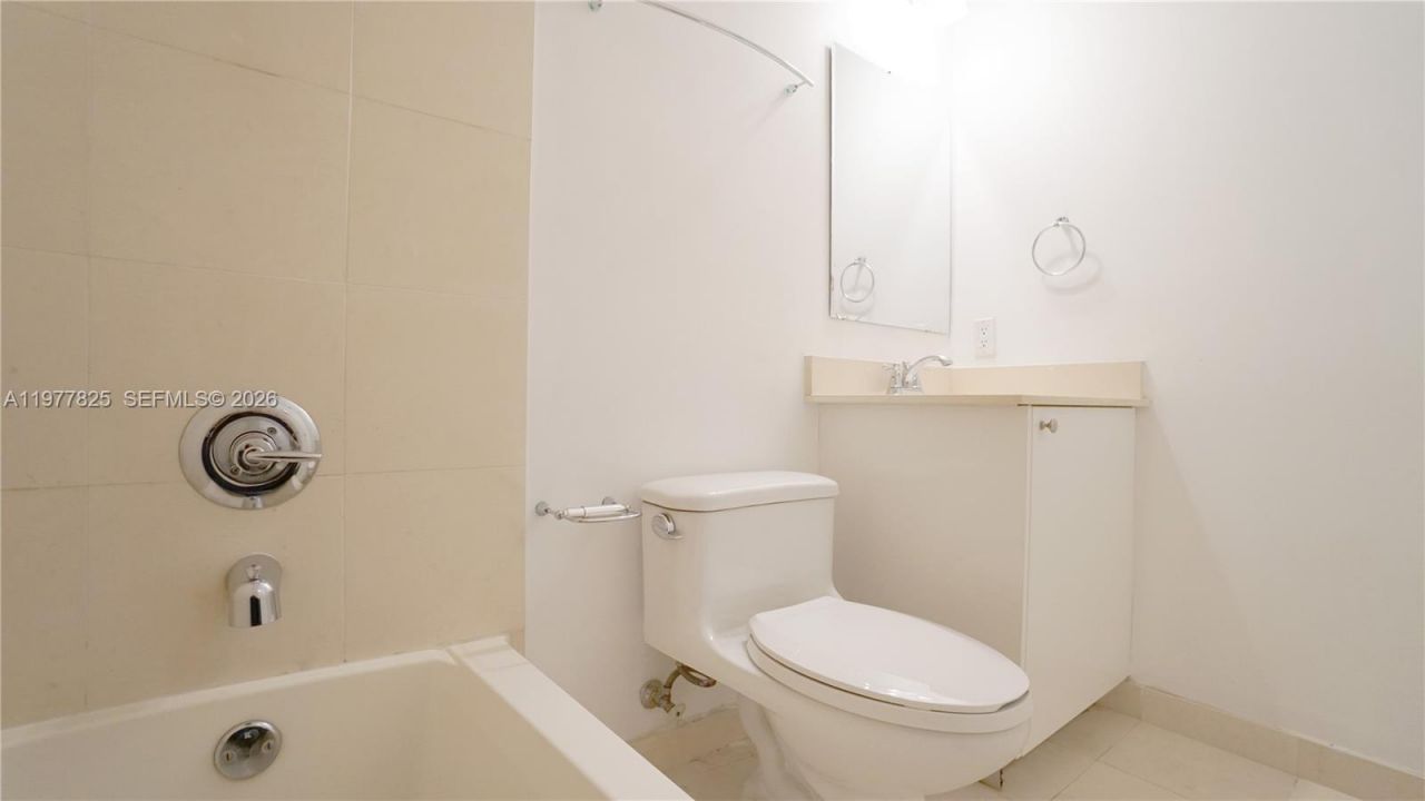 60 SW 13th St, Unit 2215, Miami, FL 33130 Photo