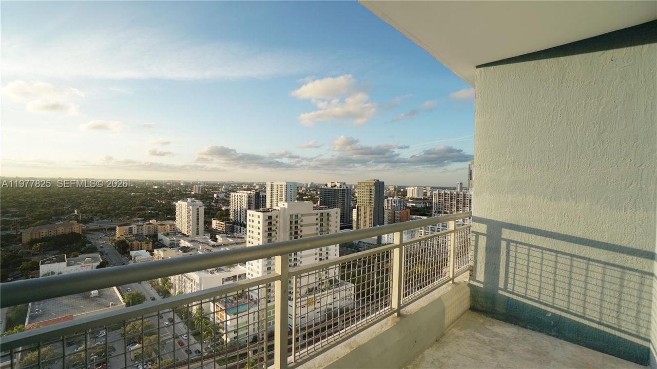 60 SW 13th St, Unit 2215, Miami, FL 33130 Photo