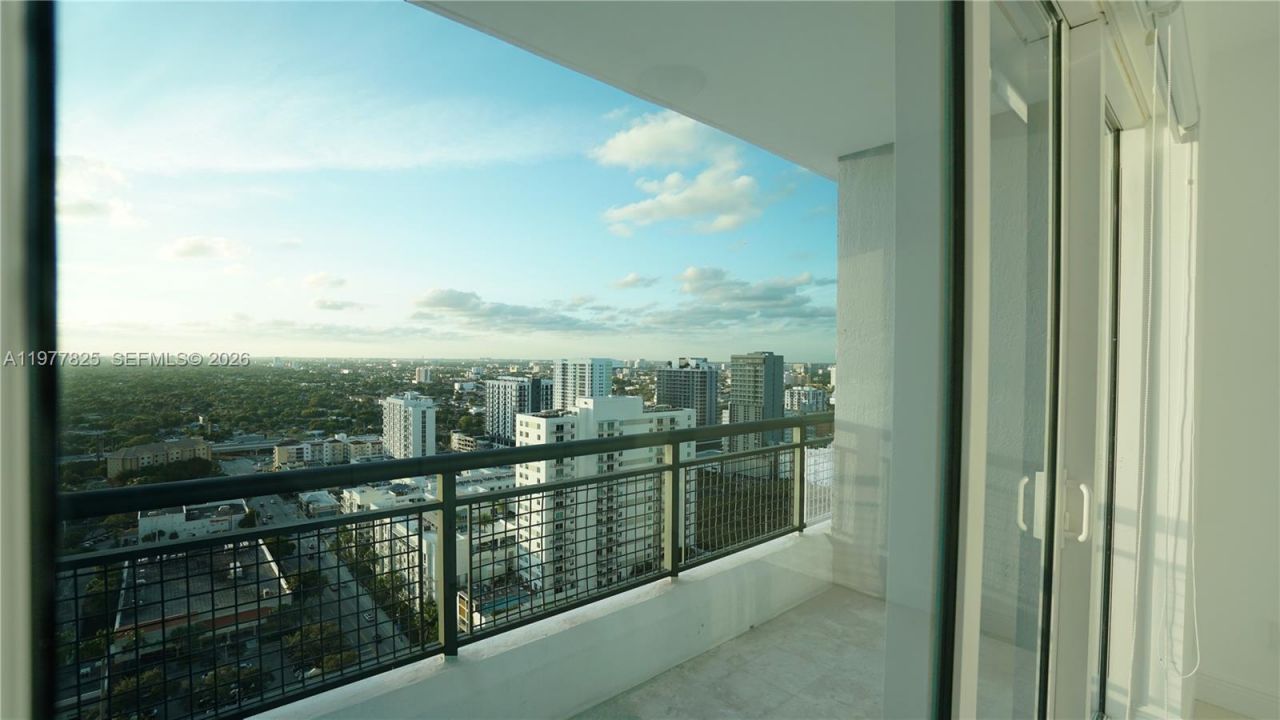 60 SW 13th St, Unit 2215, Miami, FL 33130 Photo