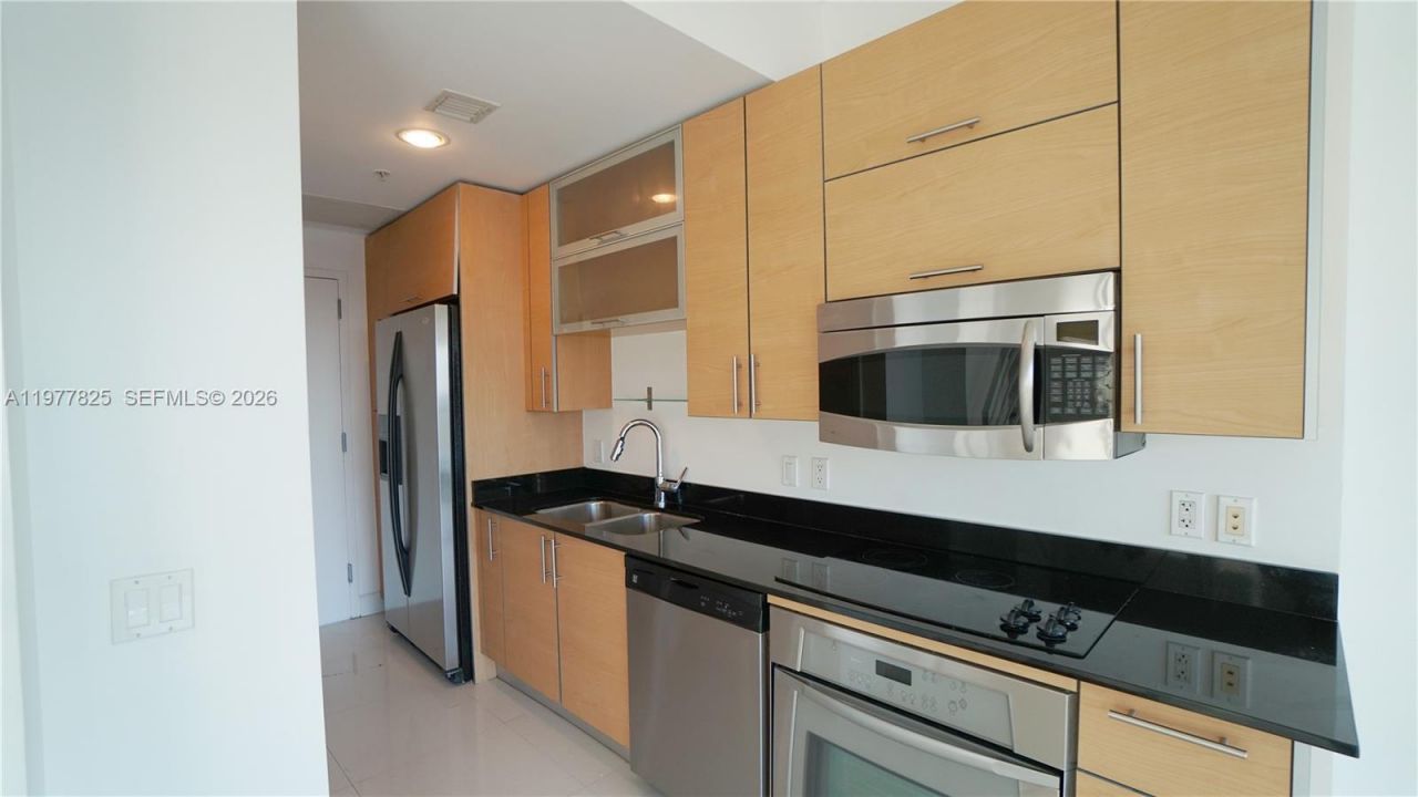 60 SW 13th St, Unit 2215, Miami, FL 33130 Photo