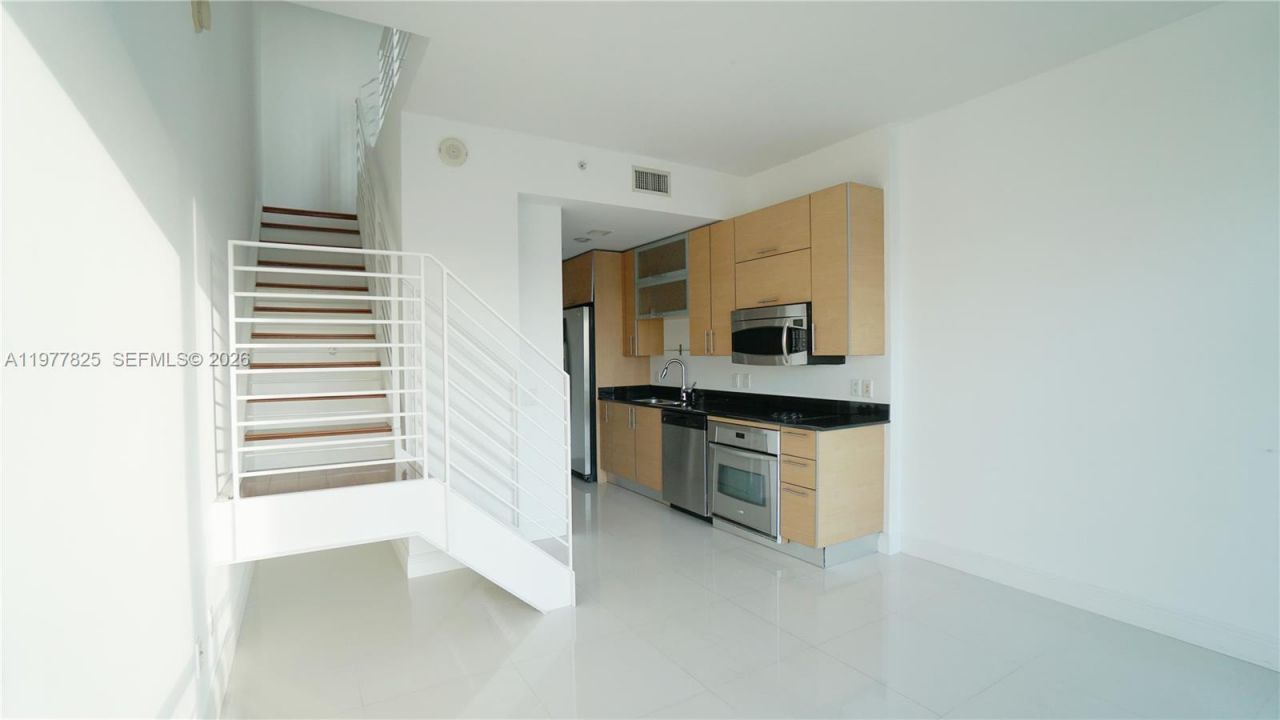 60 SW 13th St, Unit 2215, Miami, FL 33130 Photo
