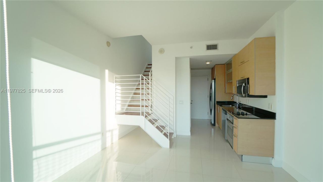 60 SW 13th St, Unit 2215, Miami, FL 33130 Photo