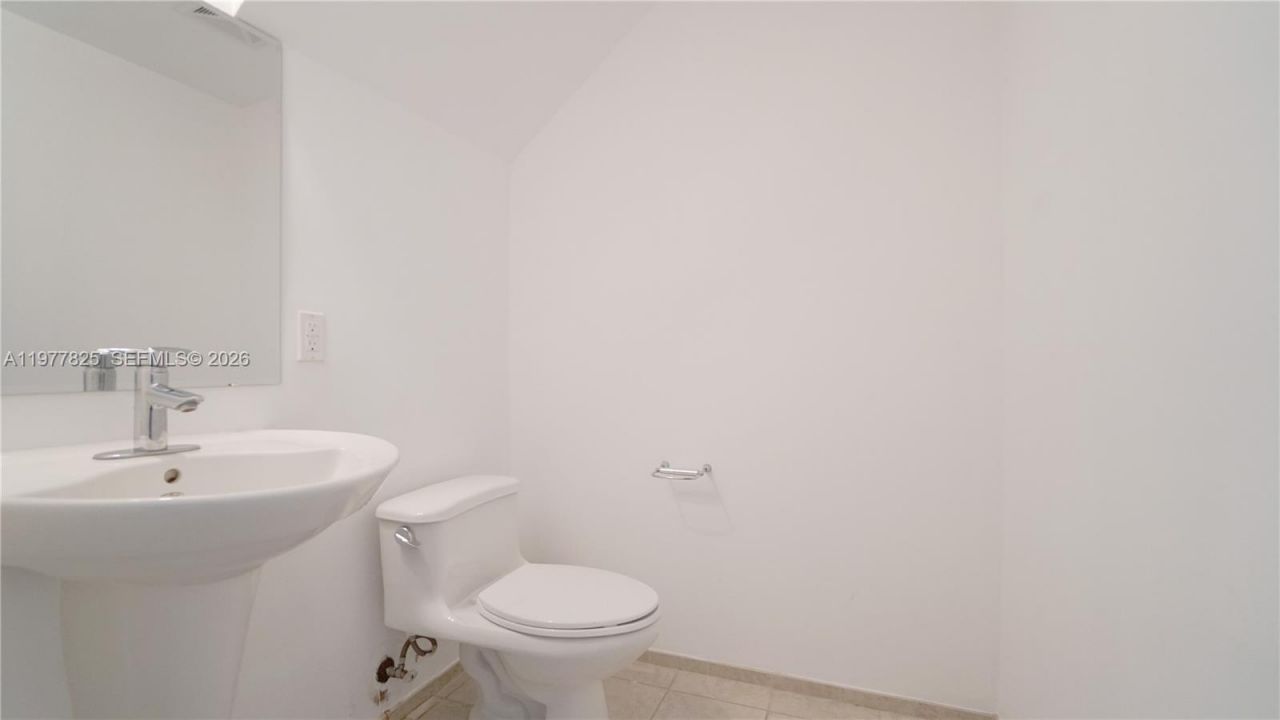 60 SW 13th St, Unit 2215, Miami, FL 33130 Photo