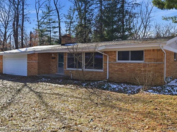 52433 Ihla Street, Shelby Twp, MI 48316