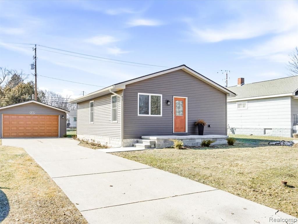 2835 17th Avenue, Port Huron, MI 48060 Main Photo