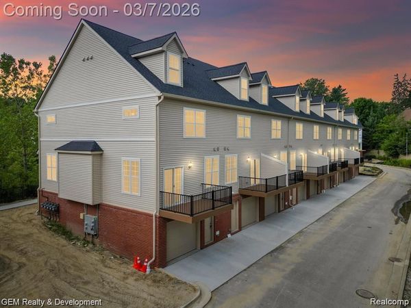 508 Village Lane, Milford Vlg, MI 48381