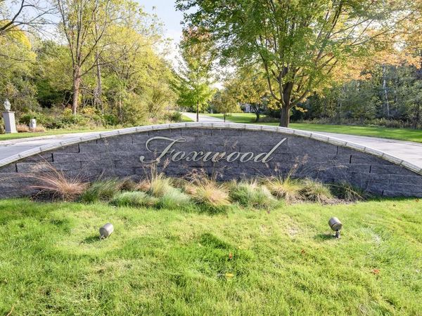 W305N2808 Foxwood COURT, Pewaukee, WI 53072