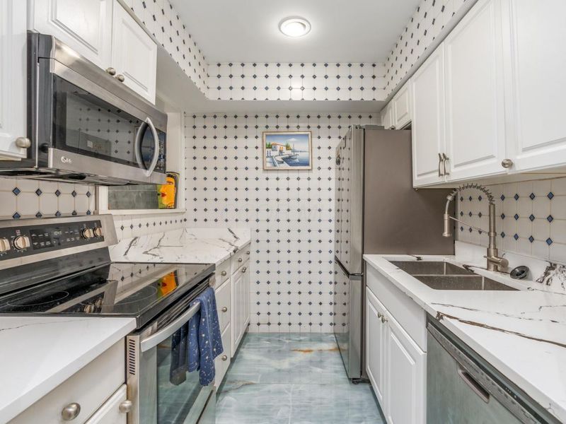 1407 Lake Shore Drive, Unit 139, Columbus, OH 43204 Photo 15