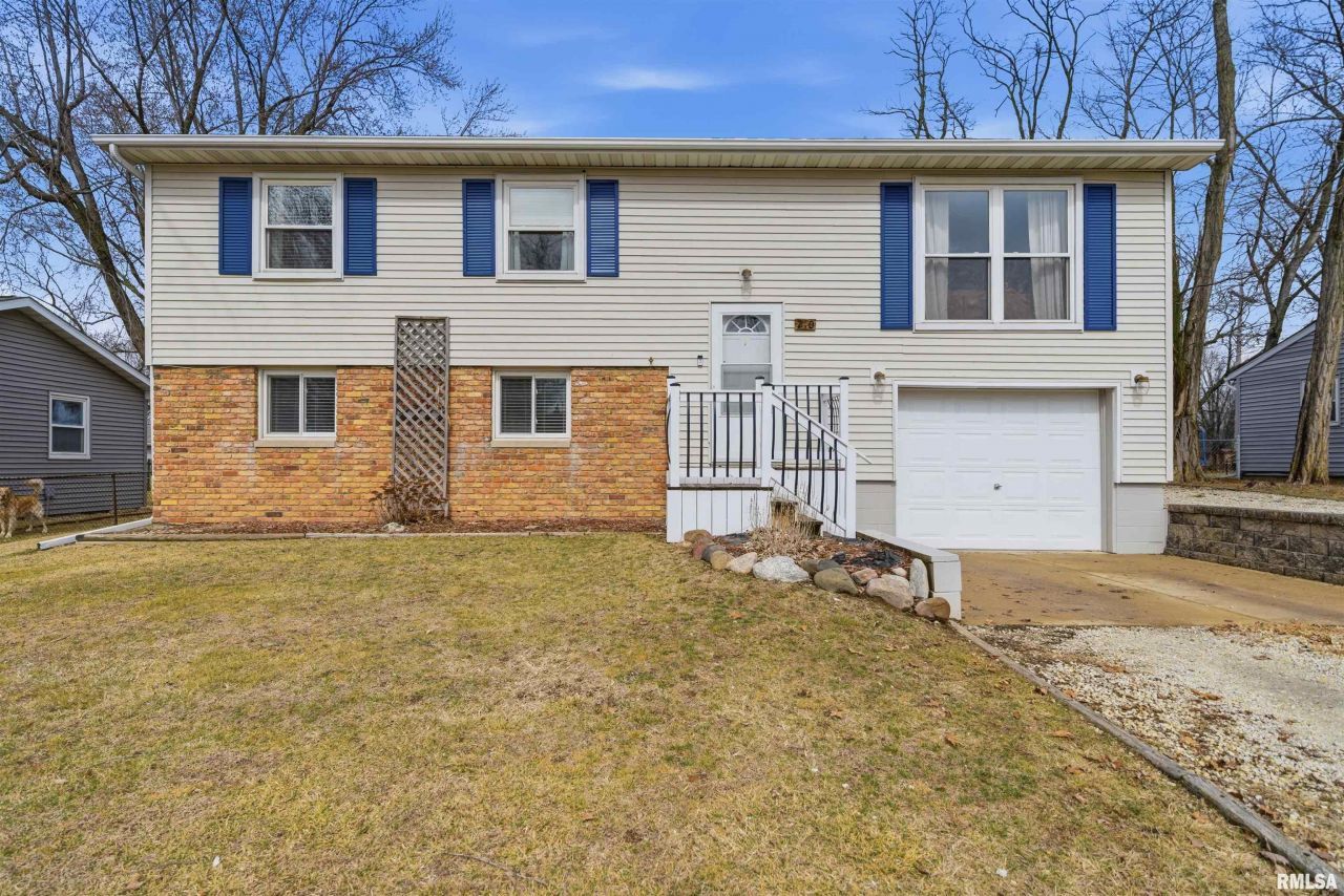 210 Blossom Terrace, Washington, IL 61571 Main Photo