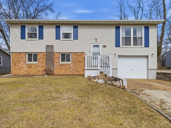 210 BLOSSOM Terrace, Washington, IL 61571