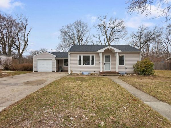 923 Carolyn Avenue, Elkhart, IN 46516