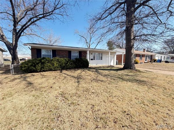 1560 Bluefield Drive , Florissant, MO 63033