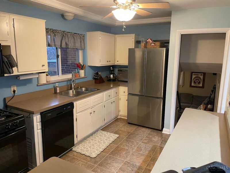 5647 North Glen Road, Green Township, OH 45248 Photo 6