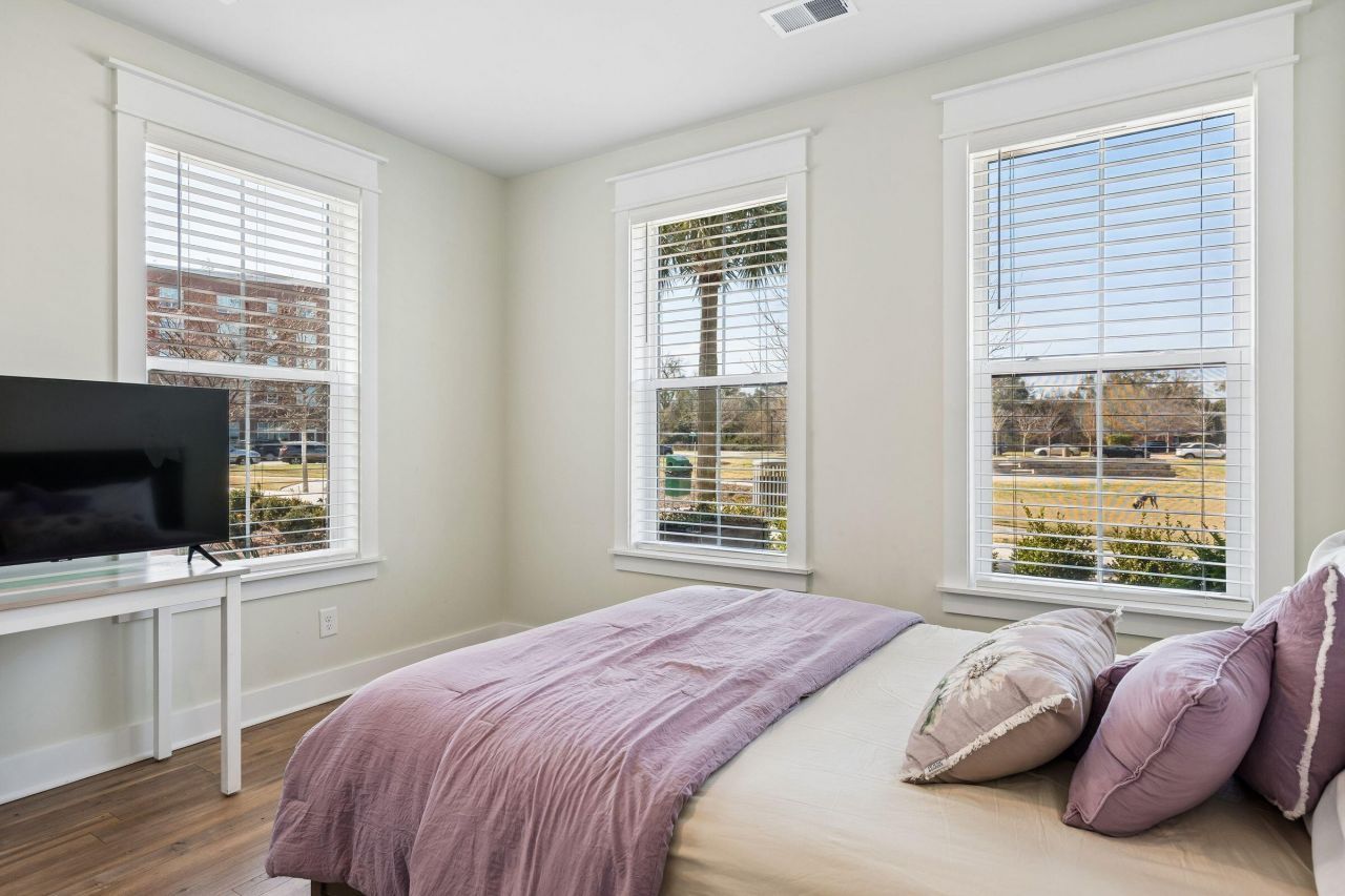 1570 Hancock Street Photo 23