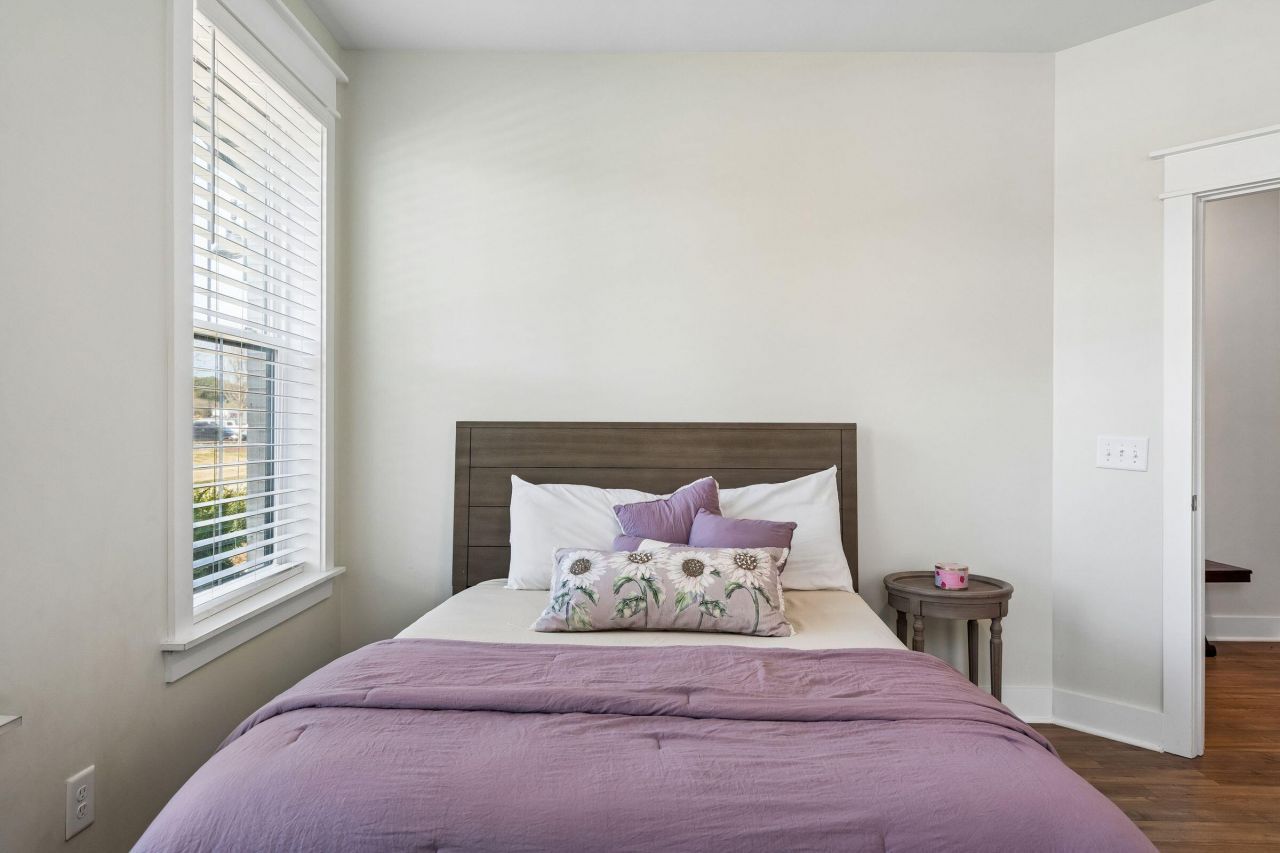 1570 Hancock Street Photo 24