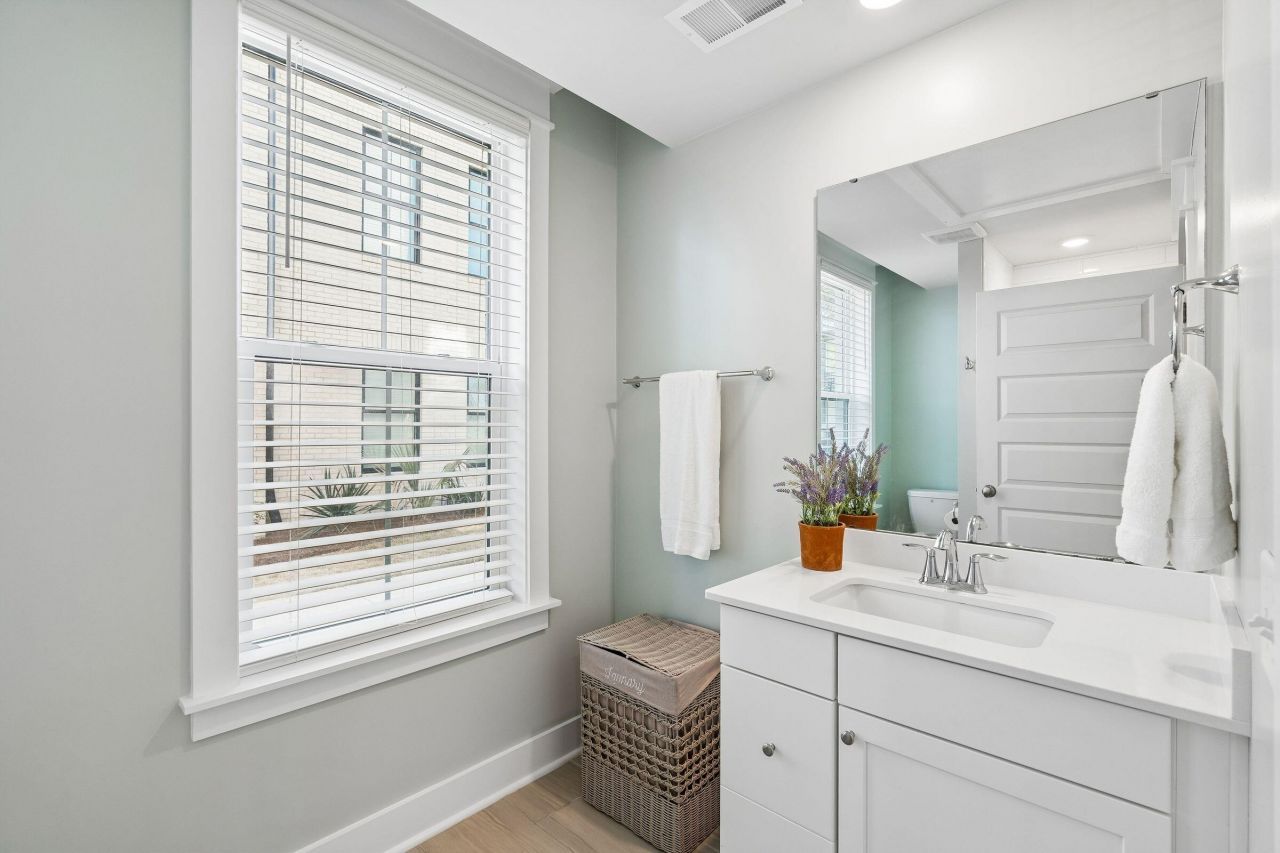 1570 Hancock Street Photo 25