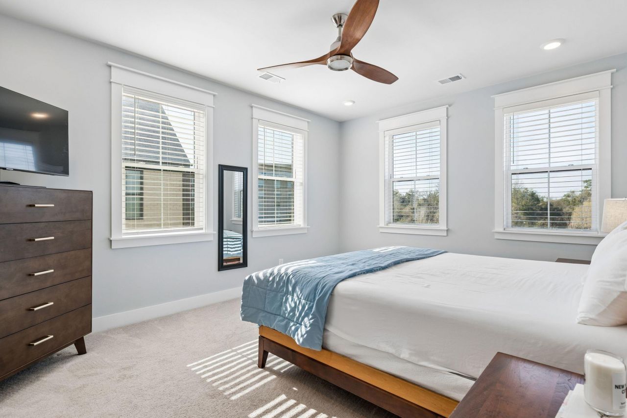 1570 Hancock Street Photo 27