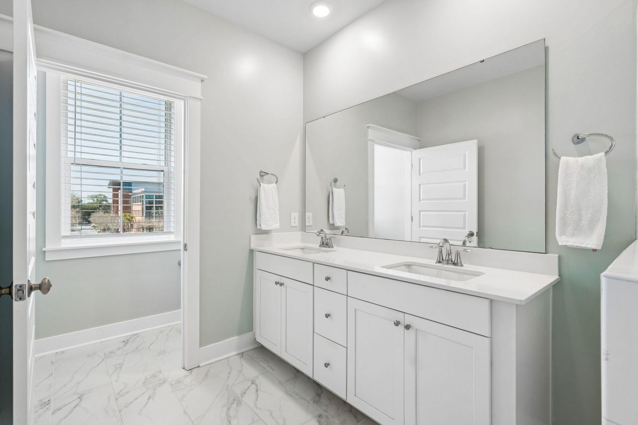 1570 Hancock Street Photo 31