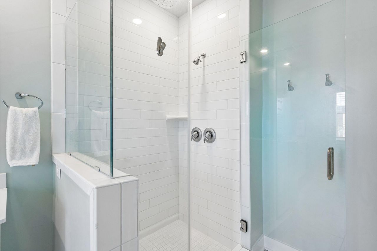 1570 Hancock Street Photo 32