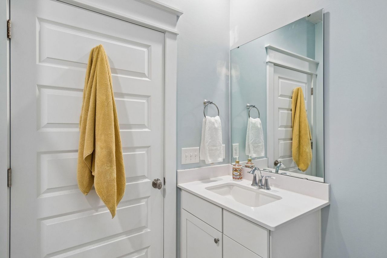 1570 Hancock Street Photo 33