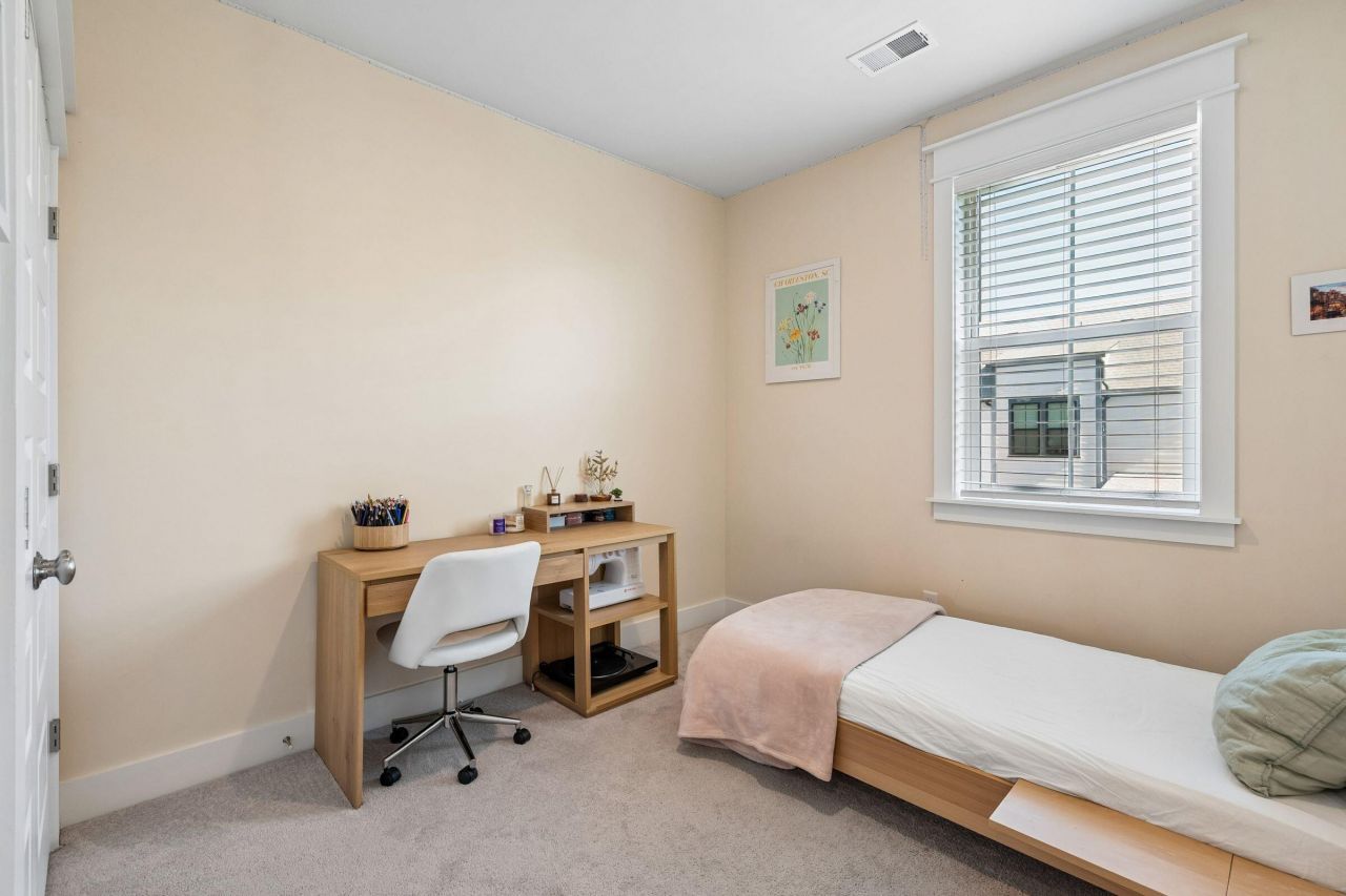 1570 Hancock Street Photo 37