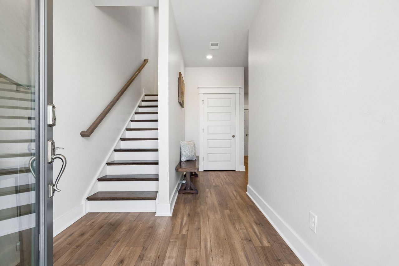 1570 Hancock Street Photo 5