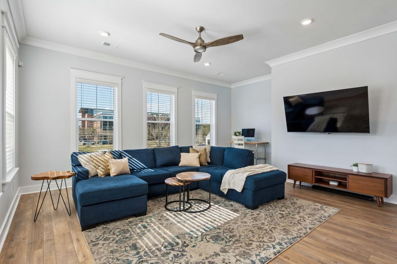 1570 Hancock Street Photo 8