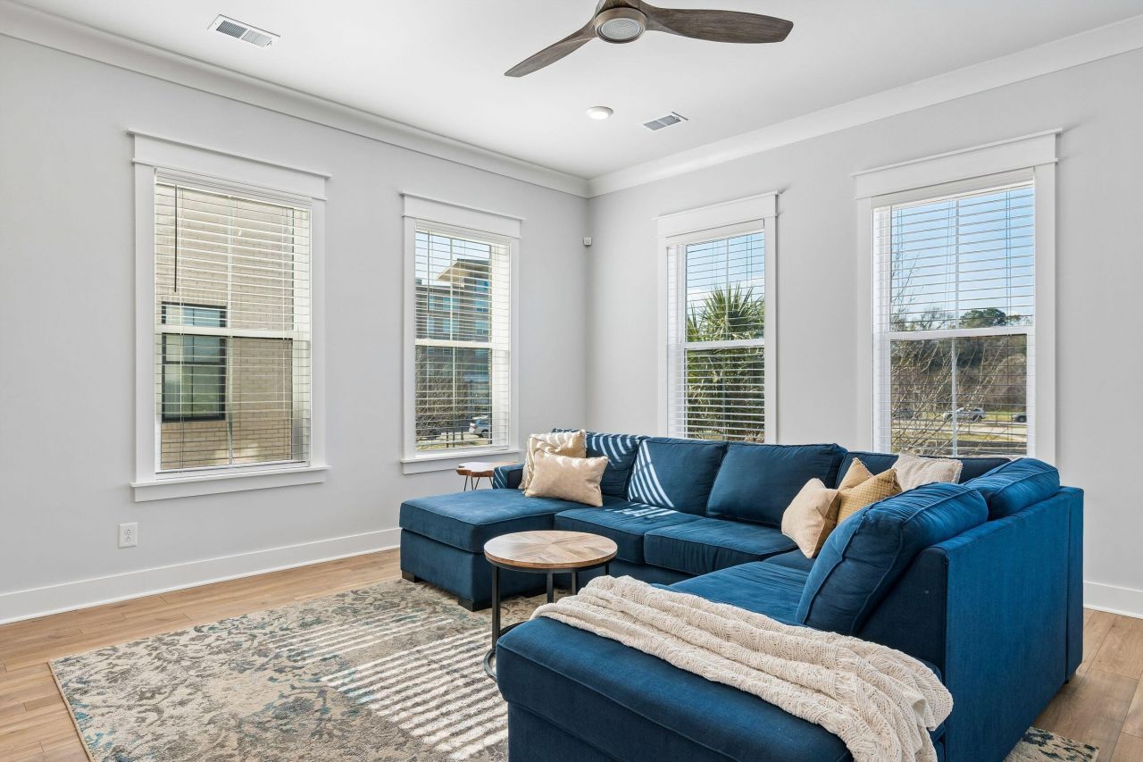 1570 Hancock Street Photo 9