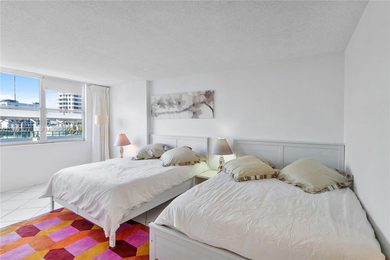 6039 Collins Ave, Unit 829, Miami Beach, FL 33140 Photo