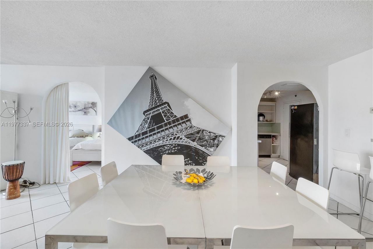 6039 Collins Ave , Unit 829, Miami Beach, FL 33140 Photo