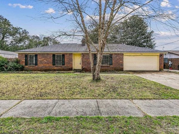 6931 Falcon Dr, Pensacola, FL 32526